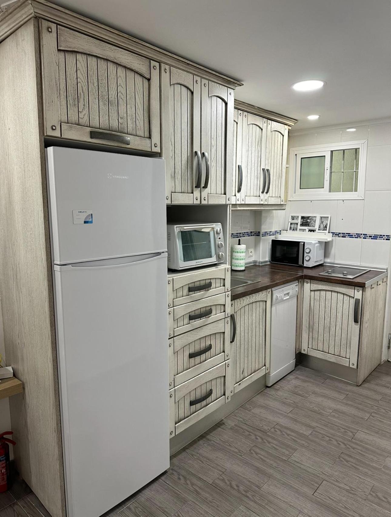 Gamonal Beach Studio Apartment