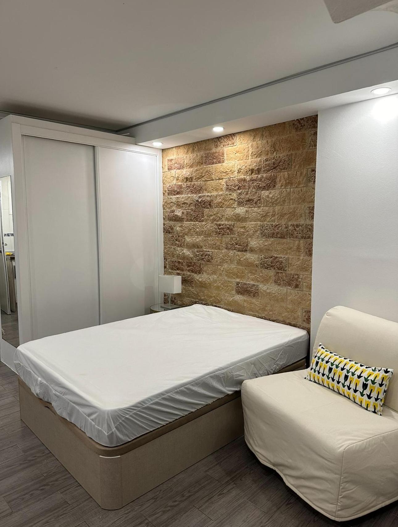 Gamonal Beach Studio Apartment